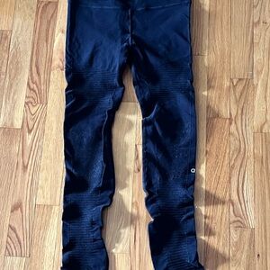Alo Yoga Women’s High Waisted Seamless Moto Leggings -Size Medium